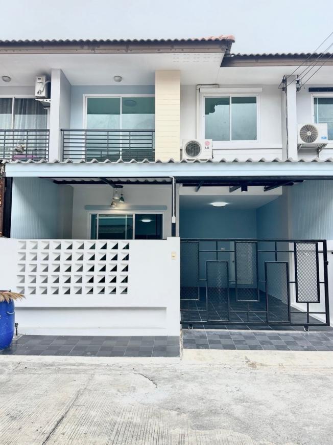 ทาวน์เฮาส์สองชั้น บ้านเก่า-พานทอง ทาวน์เฮาส์สองชั้น อมตะนคร ทาวน์เฮาส์สามห้องนอน